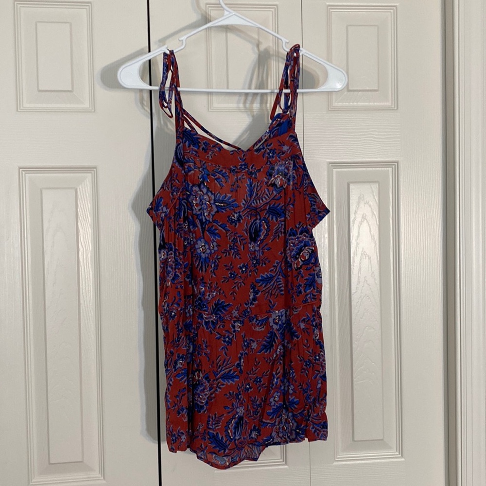 Light summer top from LOFT, very beautiful tassel on straps and cross cross back